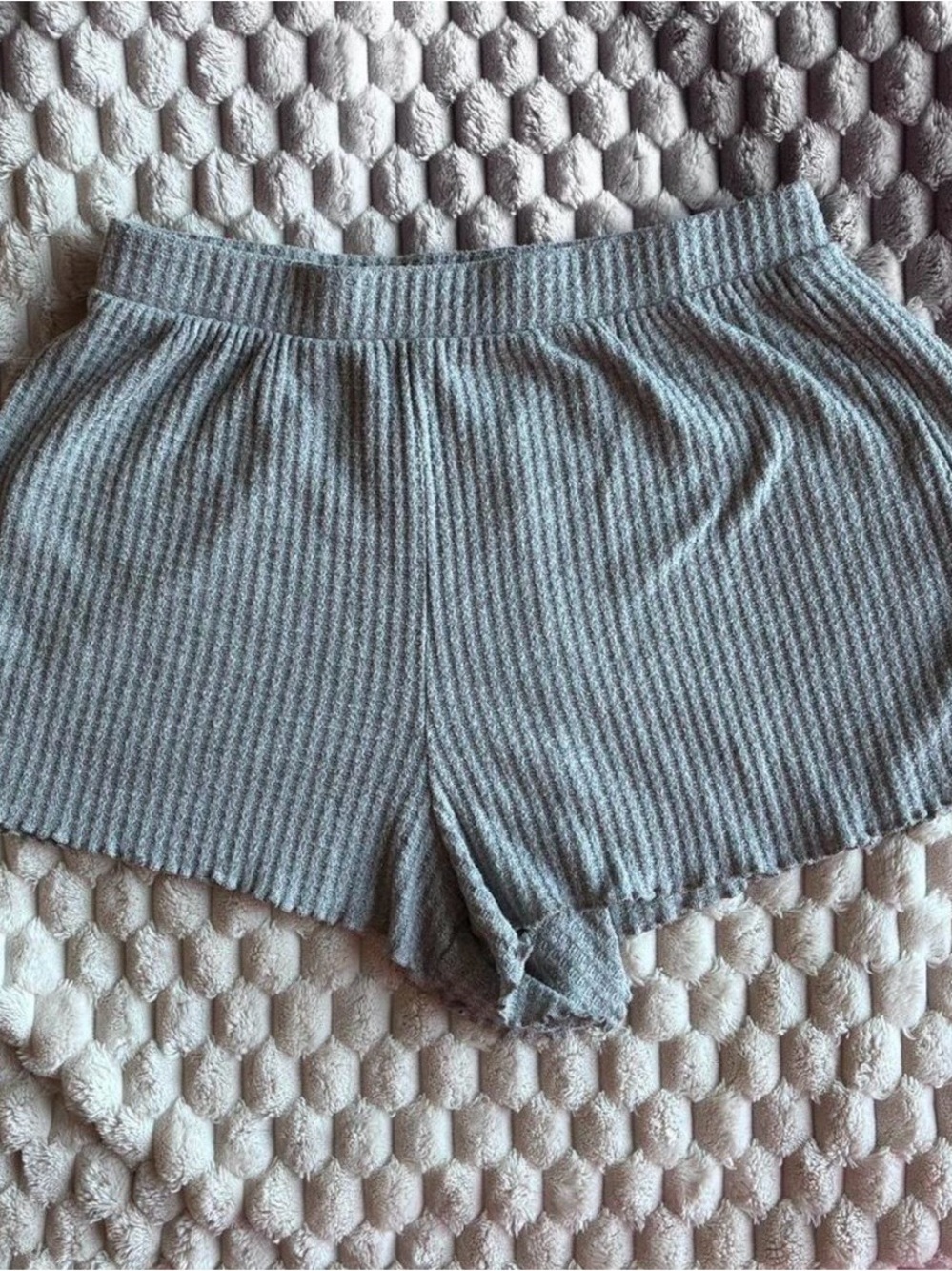 La Hearts Ribbed High-Waist Lounge Shorts - Light Gray